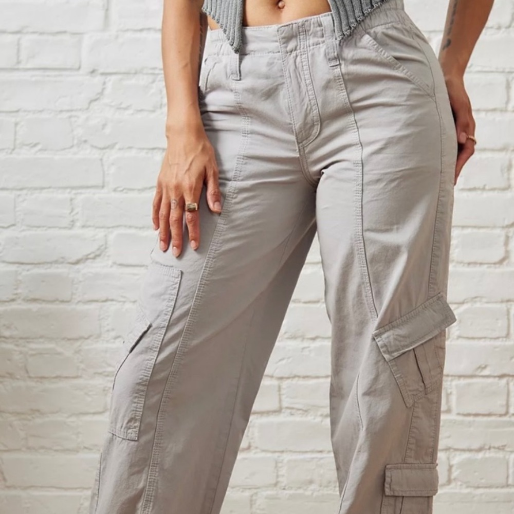 URBAN OUTFITTERS CARGOS SIZE XXS